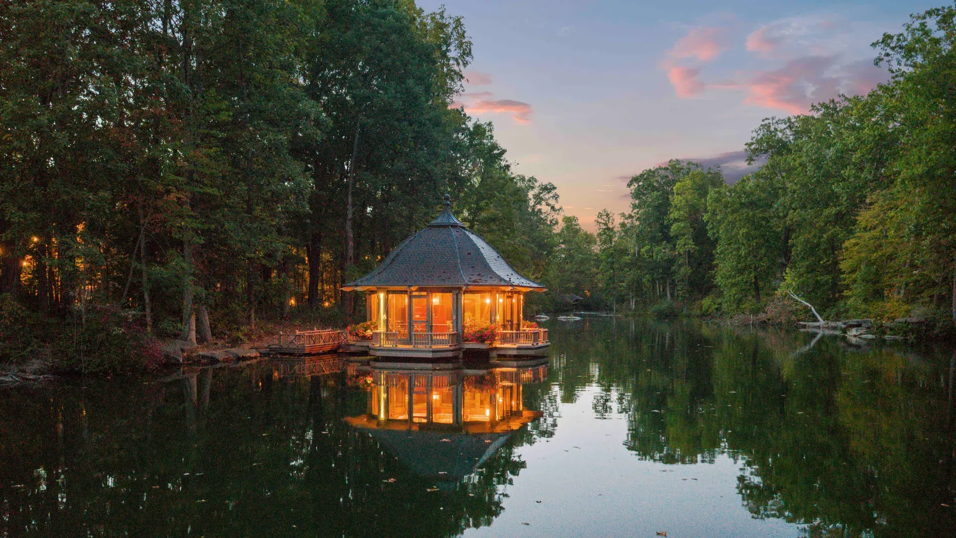 Little octagon gazebo on the lake. Picnic mandatory.