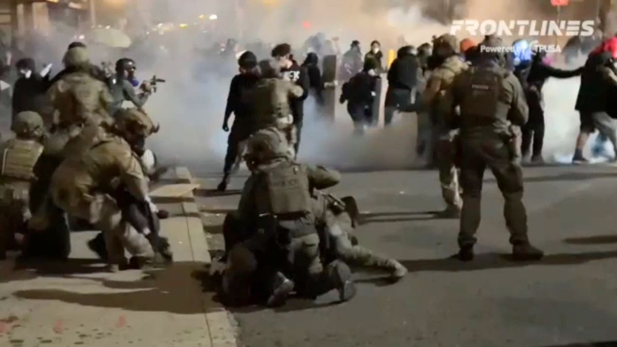 Feds shut down masked agitators who tried to block ICE