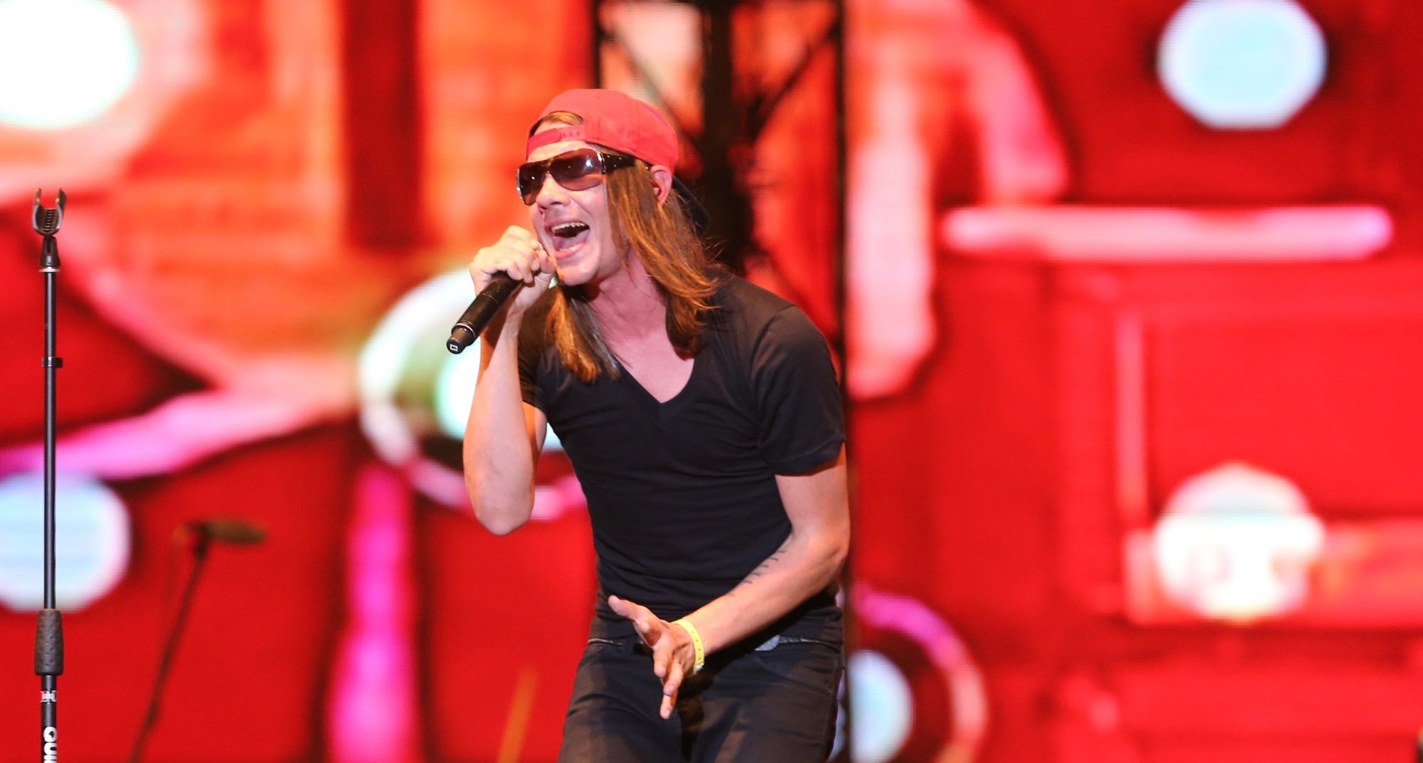 2000s rock band bans Trump supporters from attending all shows