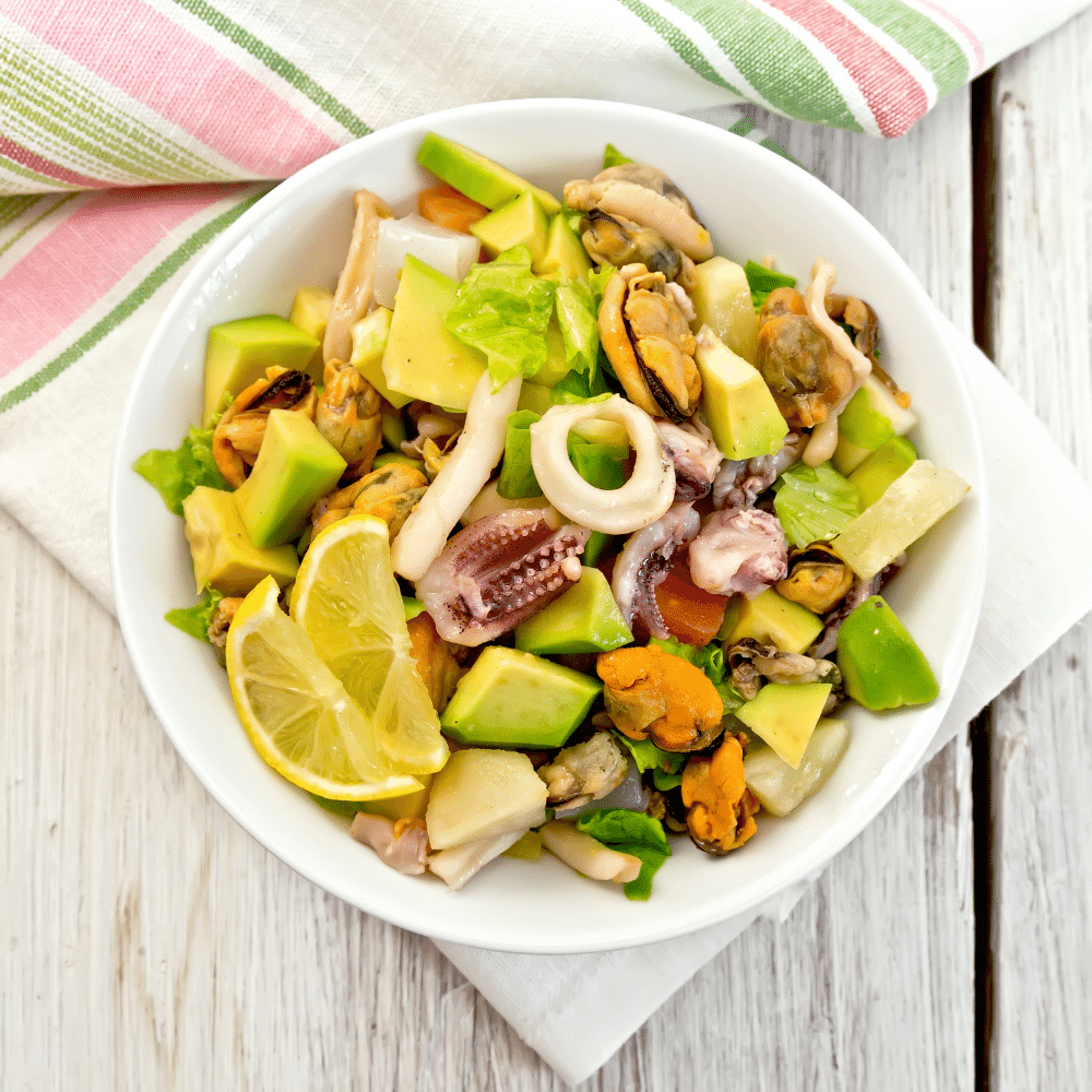 Reasons To Serve A Salad With Seafood