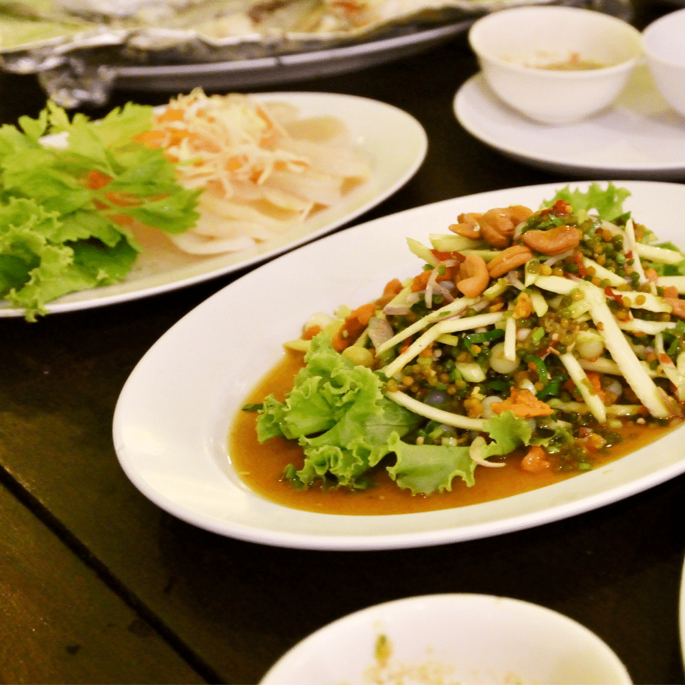 Tips for Serving Salads Alongside Seafood