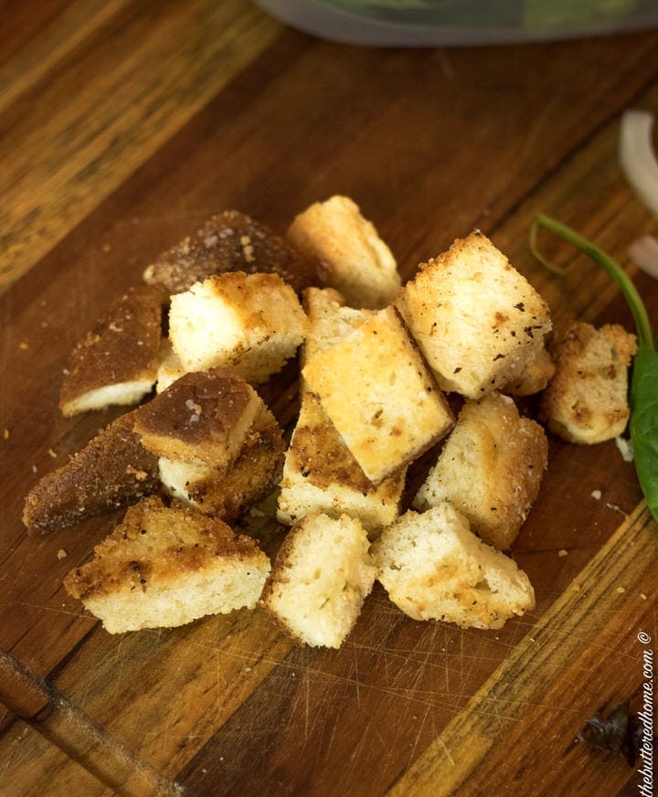 BISCUIT CROUTONS