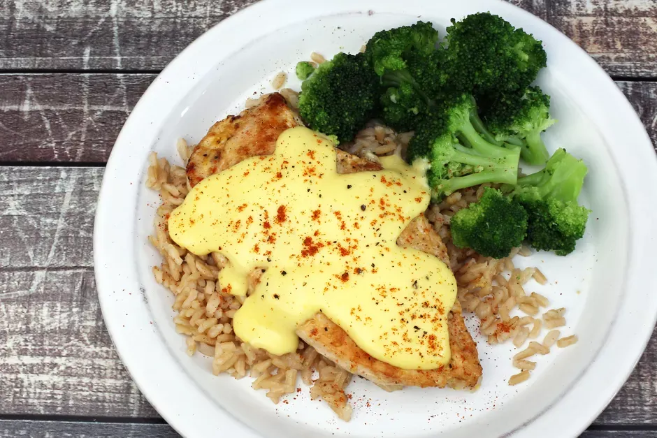 Chicken Breasts With Hollandaise Sauce