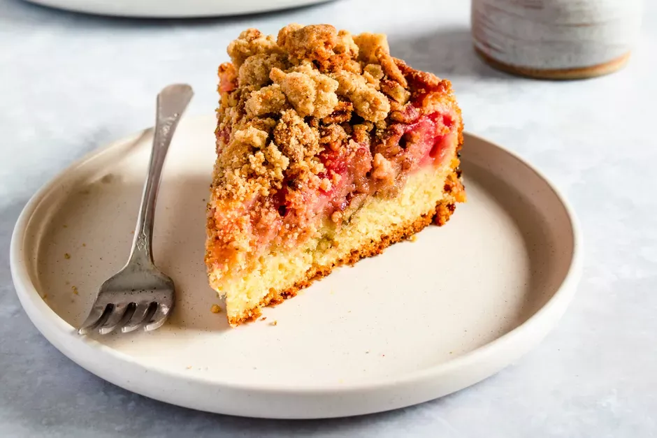 Strawberry Rhubarb Crumb Cake