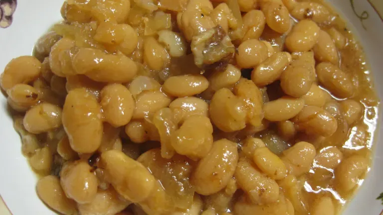 Slow Cooker Baked Beans with Maple Syrup
