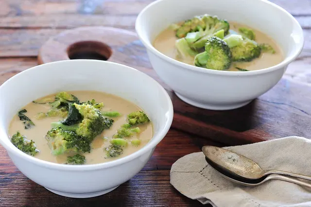 5-Ingredient Green Curry of Broccoli Soup