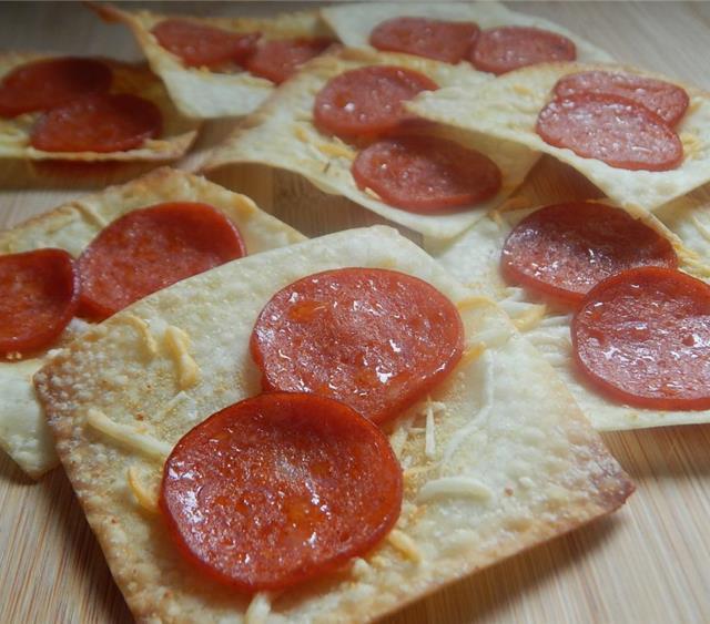 Pizza Wonton Crisps