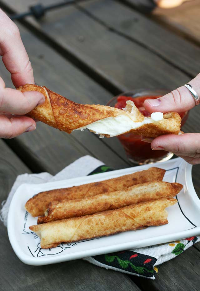 Wonton Wrapper Mozzarella Sticks