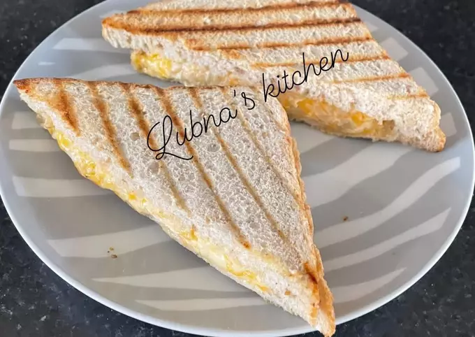Cheese and Onion Grilled Sandwich