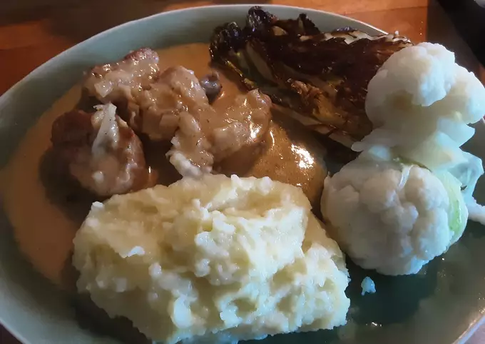 Fillet of pork with creamed cheese and onion sauce