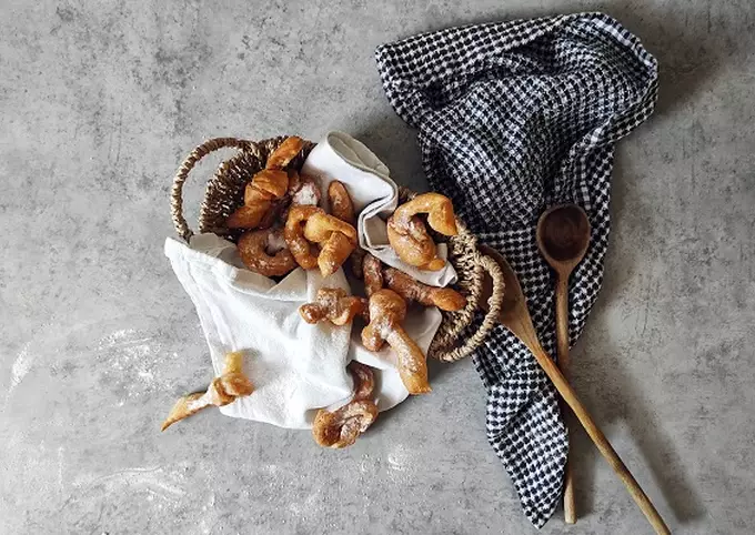 Kroštule - Delicious Croatian sweets with powdered sugar