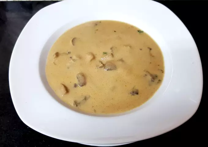 Mushroom Stilton & Wine Soup