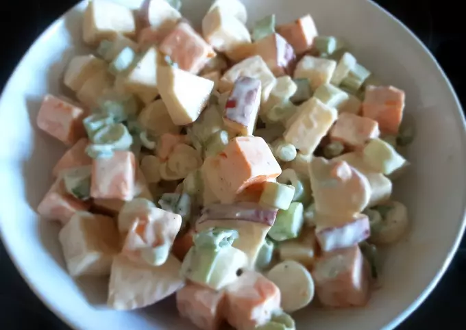 Red Leicester Cheese and Onion Salad with apple