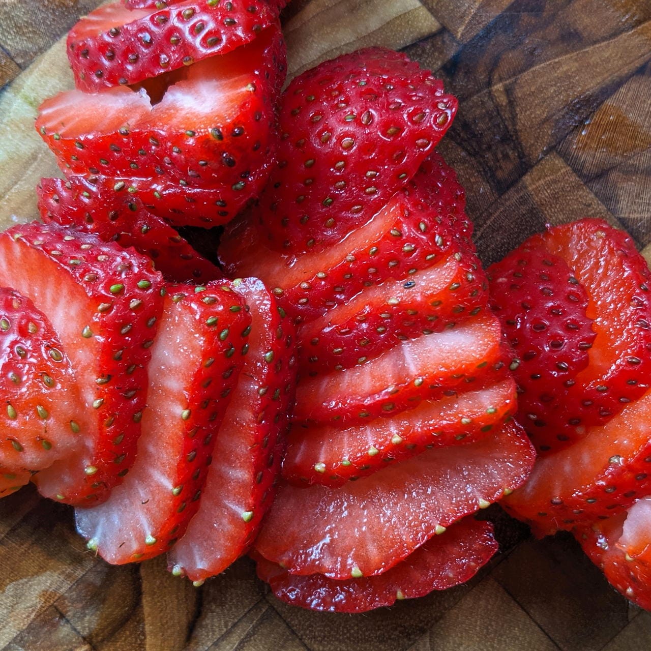 sliced strawberries