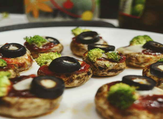 Stuffed pizza mushrooms