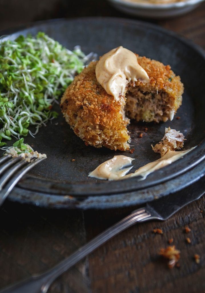 CRAB CAKES WITH SPICY MAYONNAISE