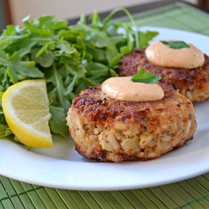 MARYLAND CRAB CAKES WITH HORSERADISH-SRIRACHA REMOULADE