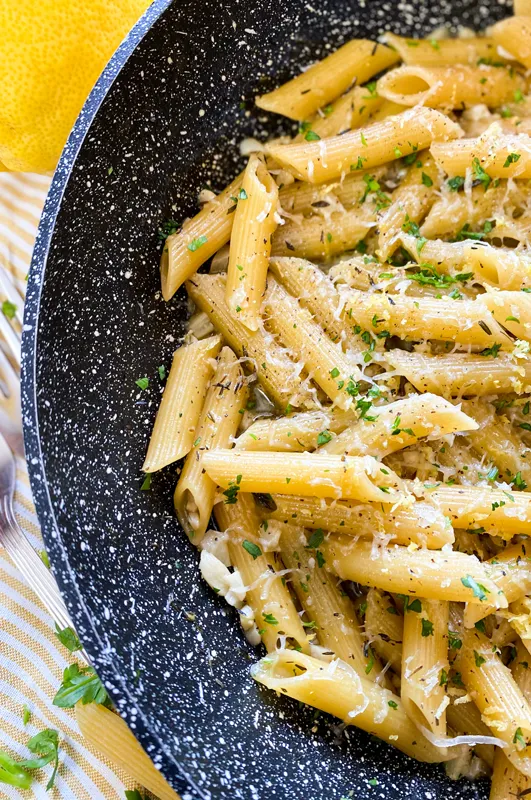 One-Pan Lemon Garlic Pasta Recipe