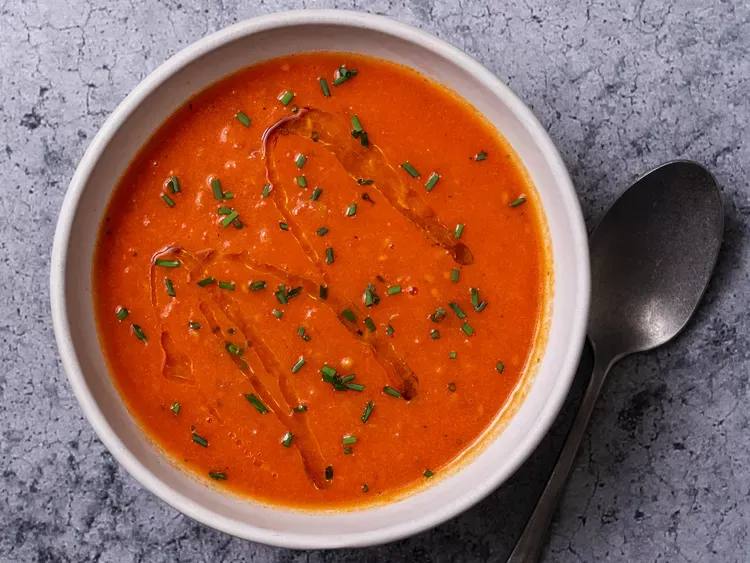 15-Minute Creamy Tomato Soup (Vegan)