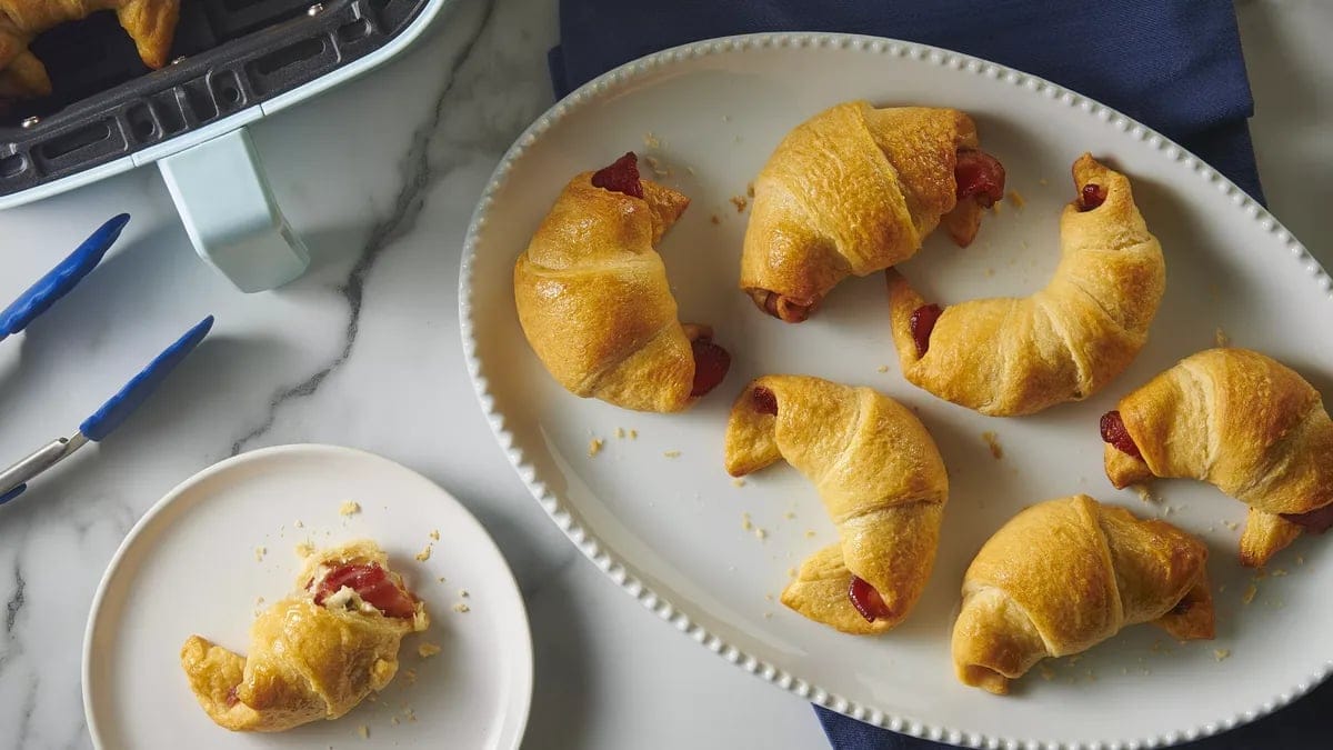 3-Ingredient Air Fryer Bacon-Cream Cheese Crescents