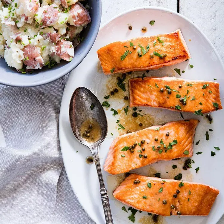 5-Ingredient Seared Salmon with Green Peppercorn Sauce (One-Pot)
