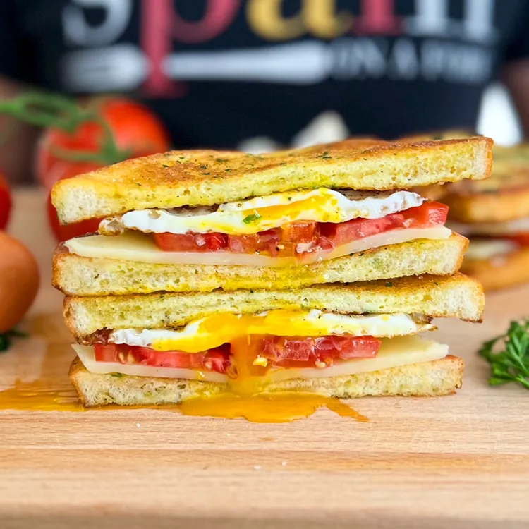 10-Minute AMAZING Egg Sandwich on Garlic Toast
