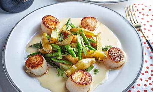 Seared Scallops with Champagne Cream Sauce