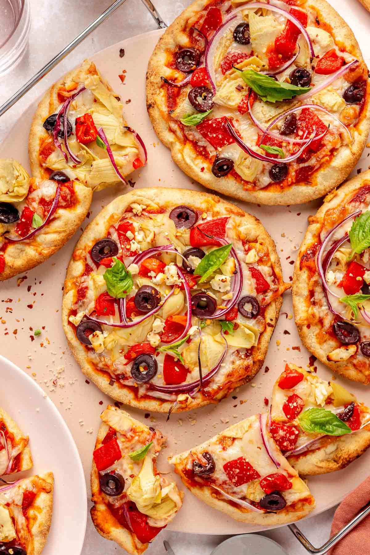 10-Minute Greek Pita Pizzas