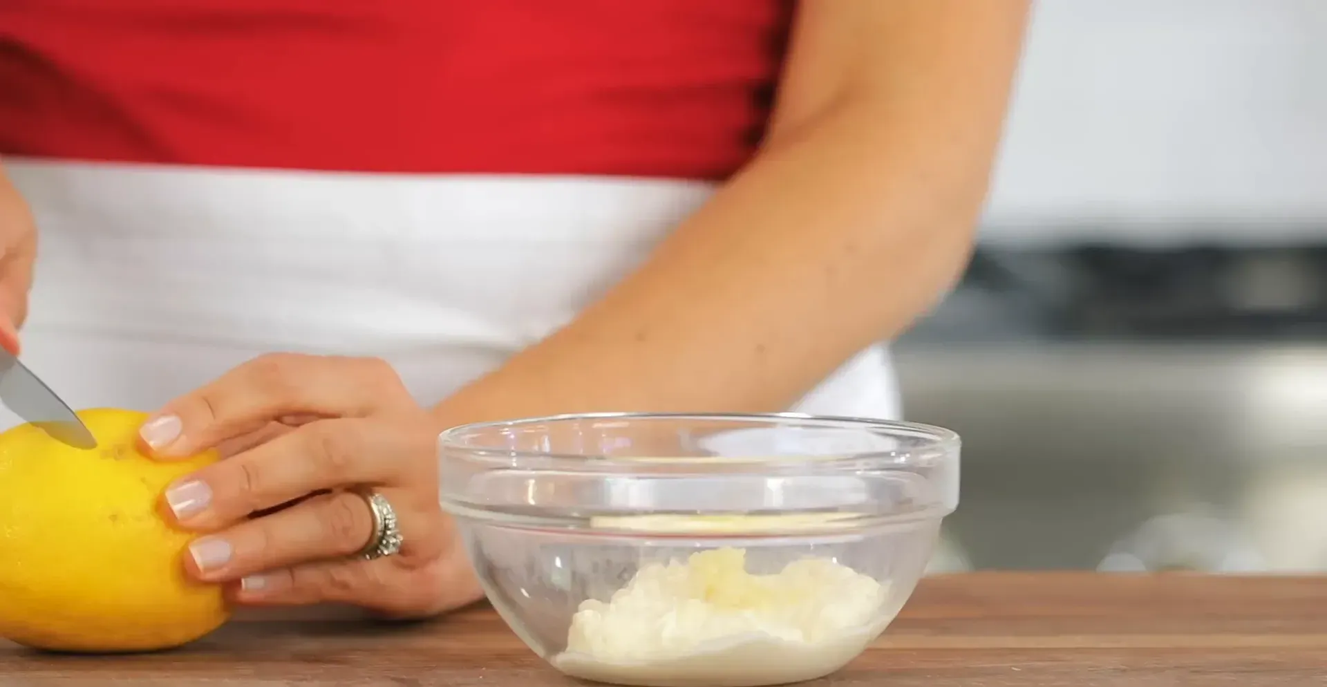 Mixing mayonnaise and garlic.