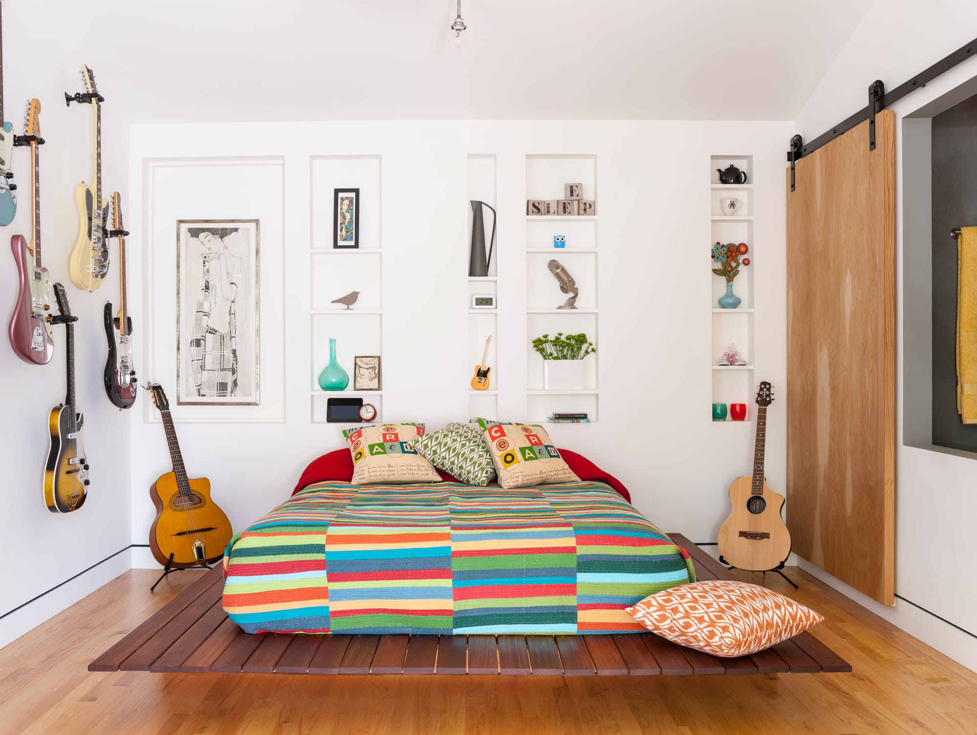 Implement sound design in your master bedroom for creativity
