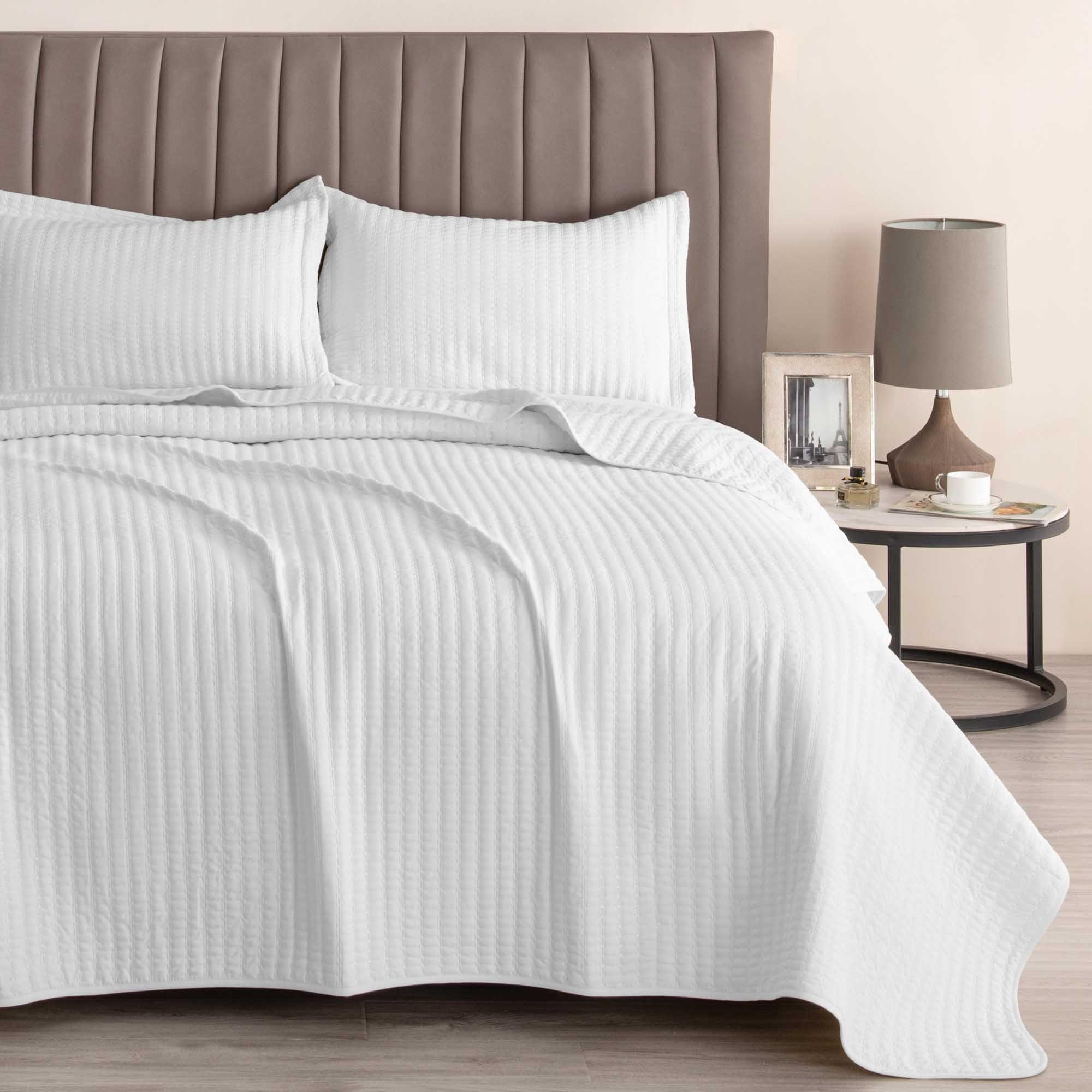 Bedroom bedding with channel quilting