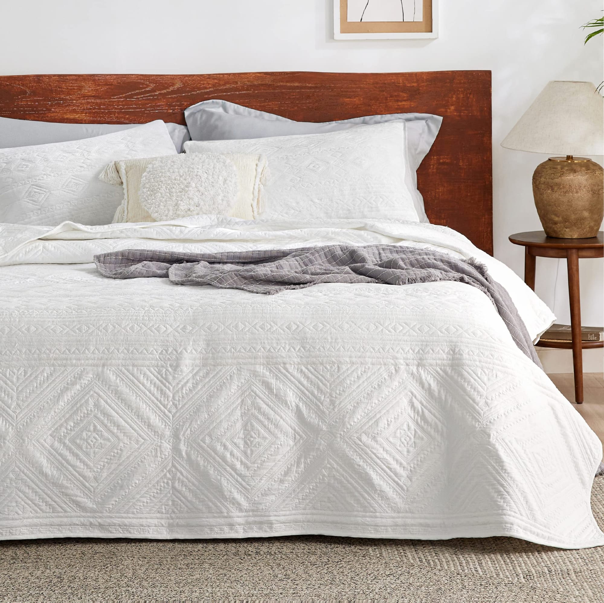 Bedroom bedding with quilted texture