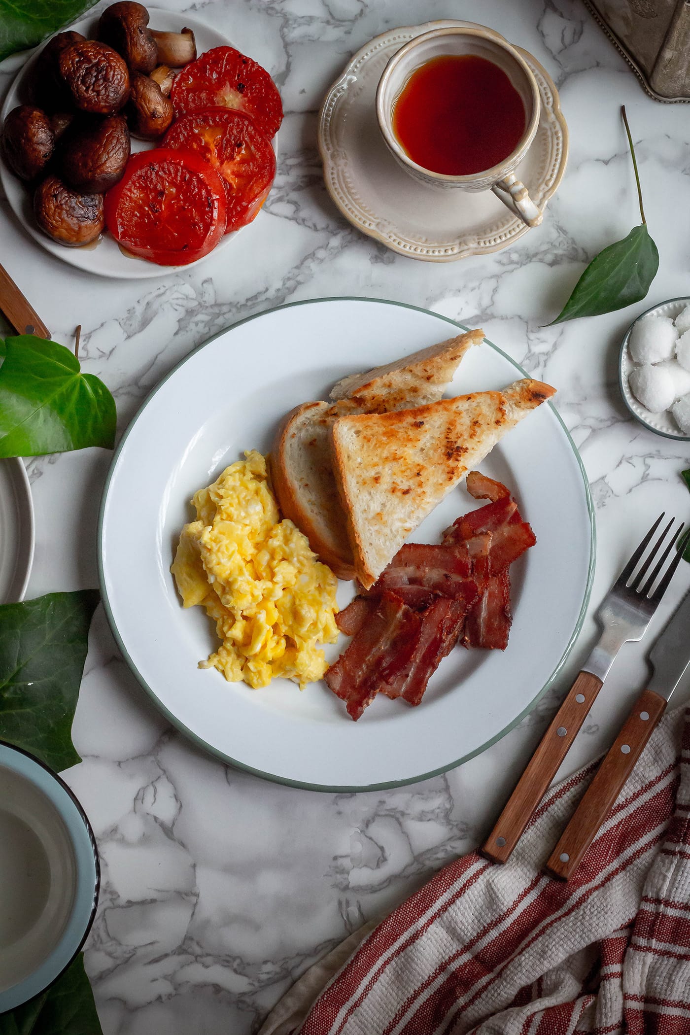 Classic American Breakfast (Eggs, Bacon, Toast) Recipe