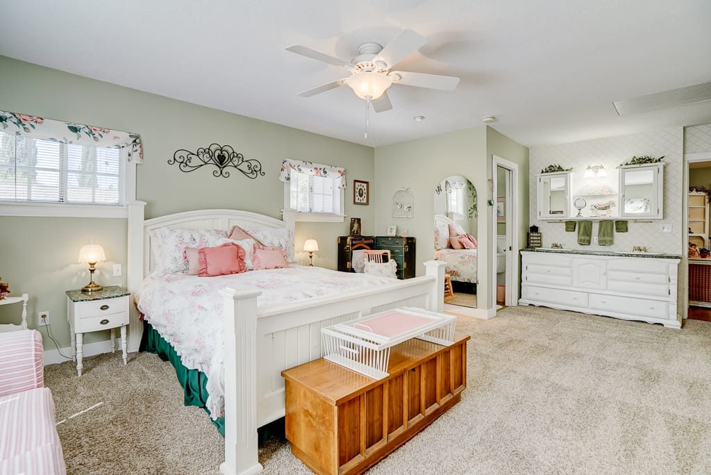 Large bedroom with double vanity suite
