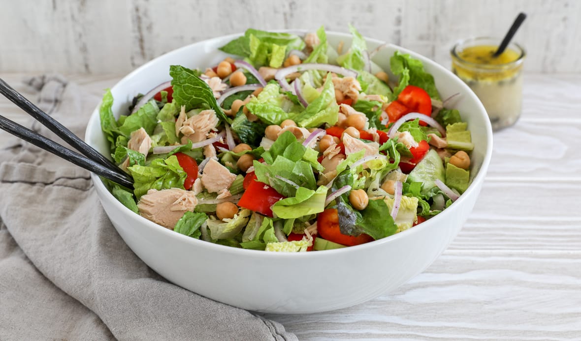 Mediterranean Tuna Salad with Whole Grain Crackers