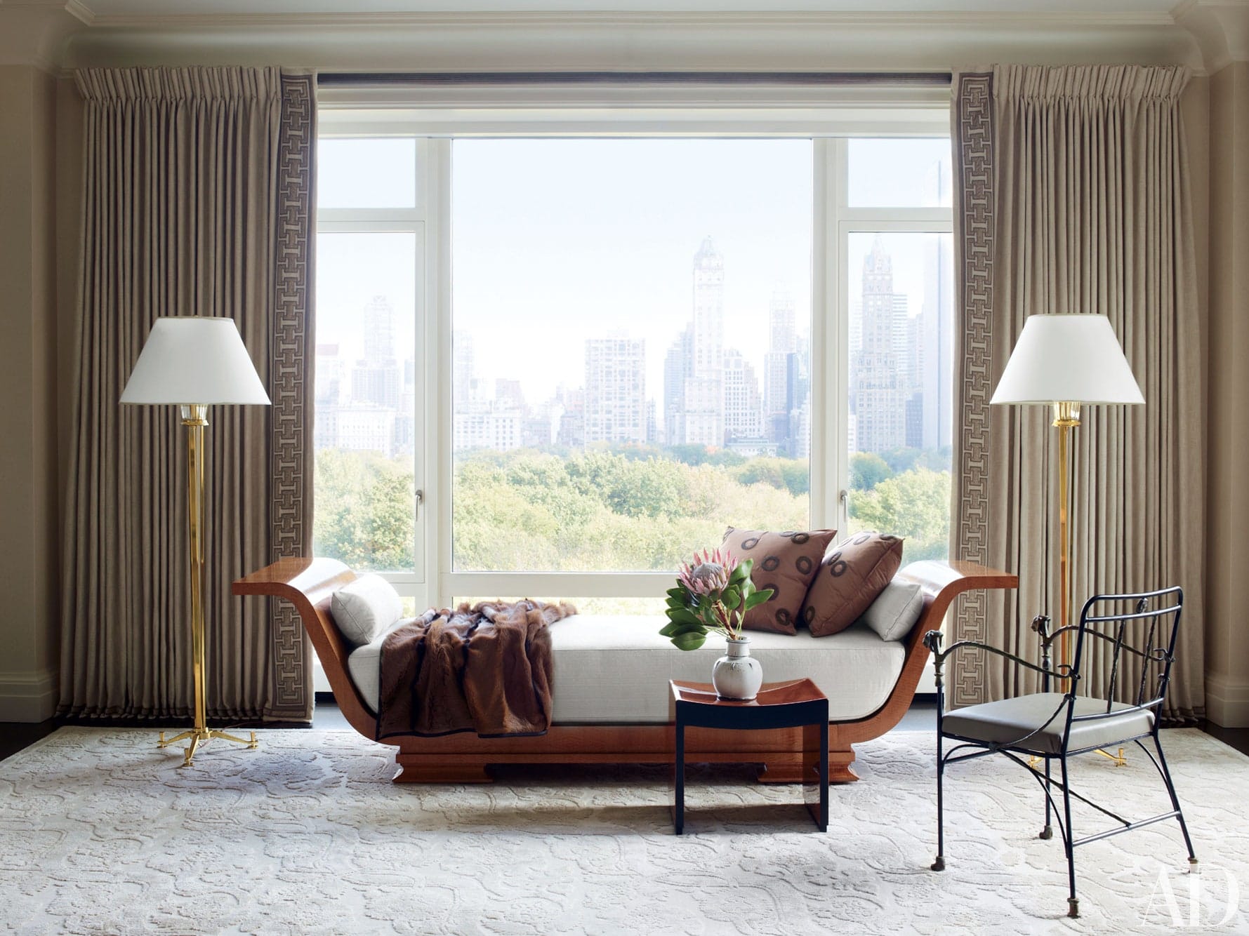 Large bedroom with lounging daybed