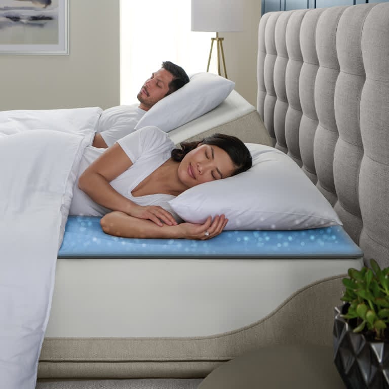Bedroom bedding with cooling technology