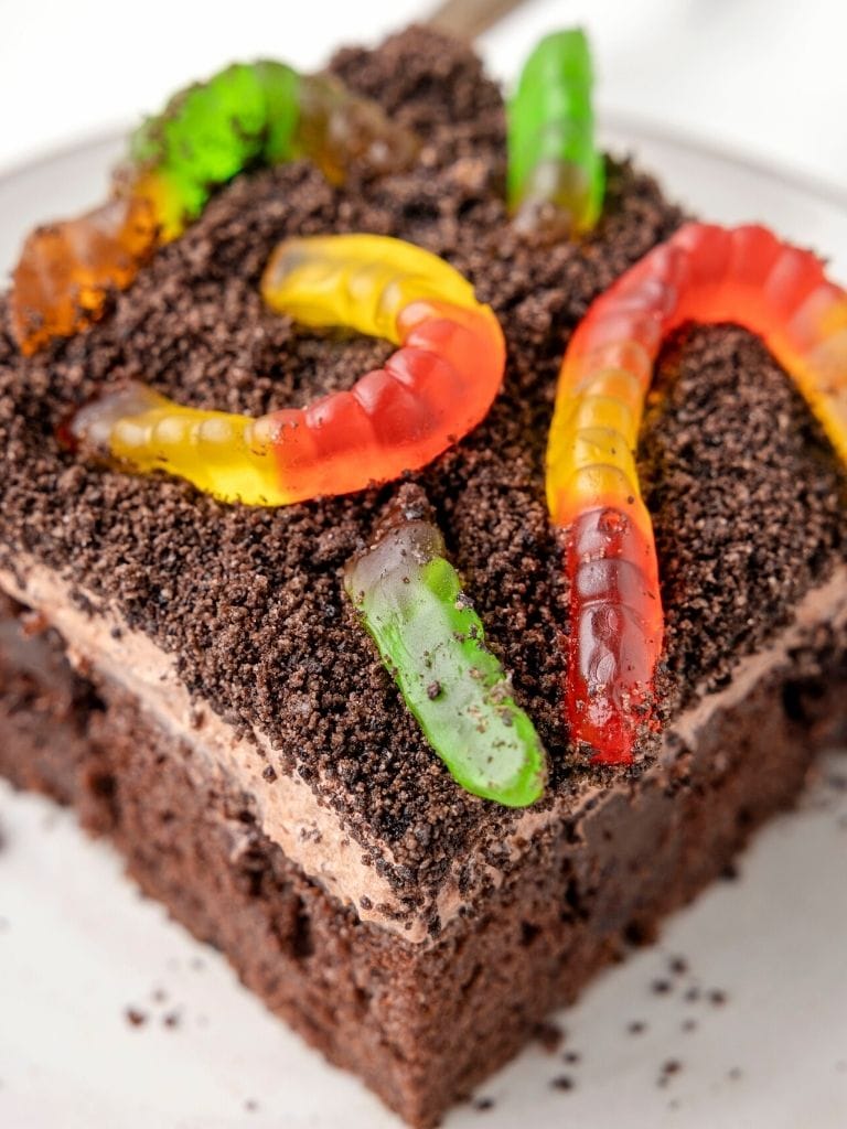 Oreo Dirt Cake With Gummy Worms Recipe