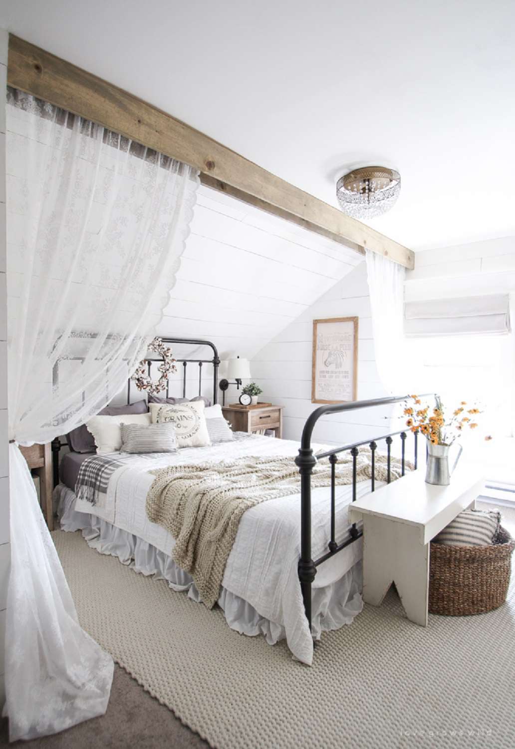 Bedroom bedding with farmhouse style