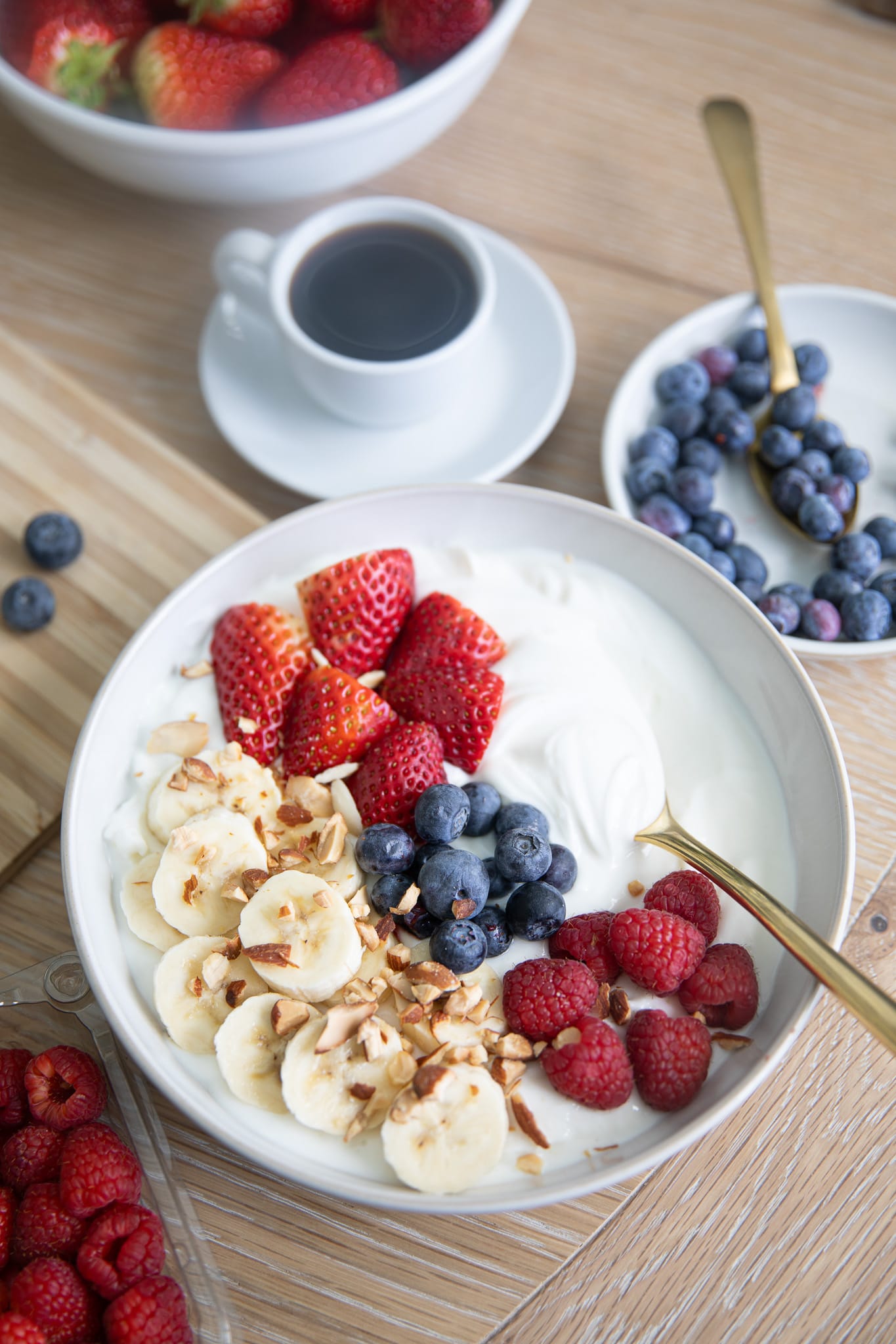 Berry and Yogurt Breakfast Bowl