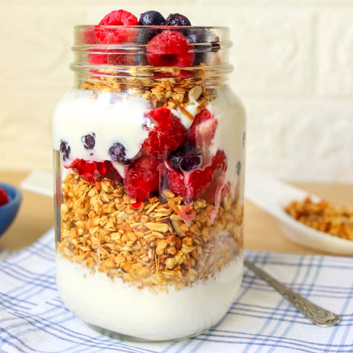 Mason Jar Greek Yogurt Parfaits with Homemade Granola