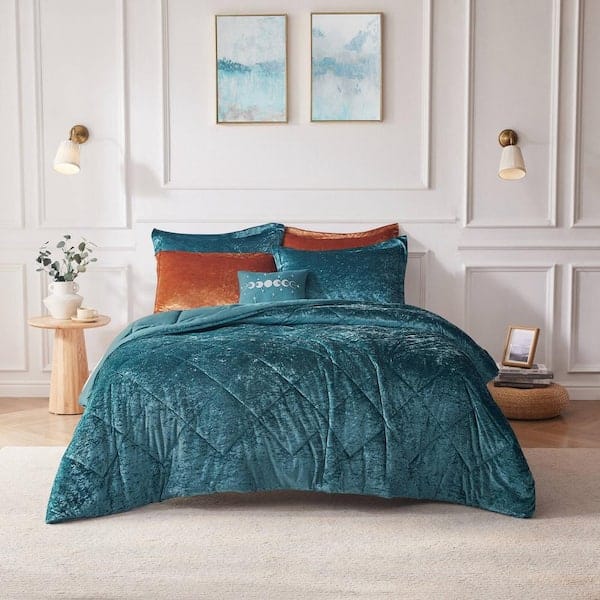 Bedroom bedding with velvet duvet cover