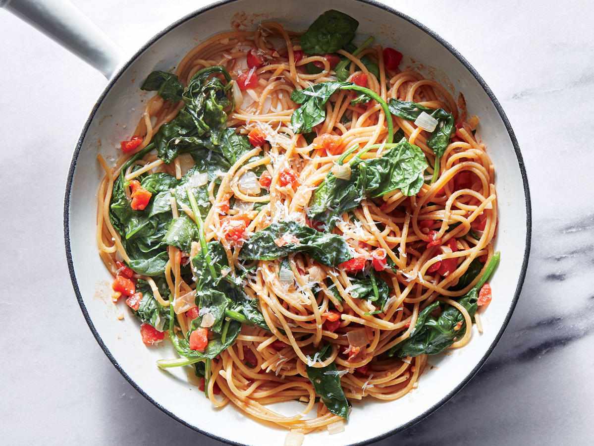 One-Pot Spinach and Tomato Pasta