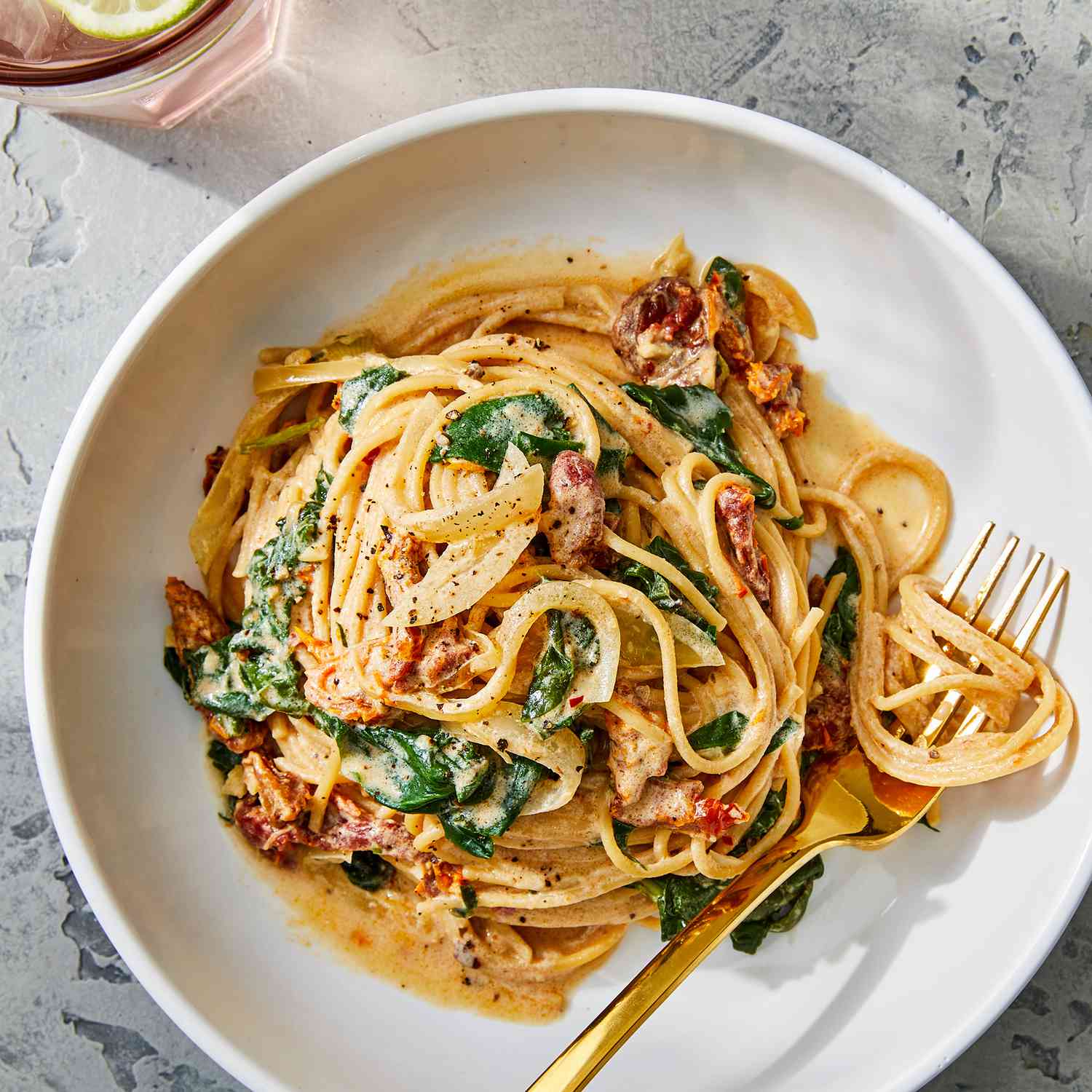 Sun-Dried Tomato and Spinach Pasta Recipe