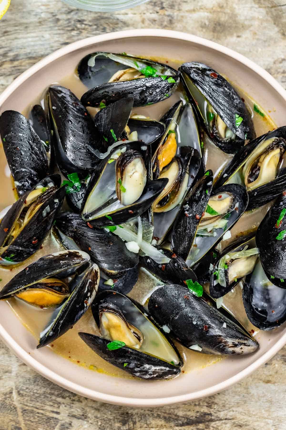 Steamed Mussels in White Wine Recipe