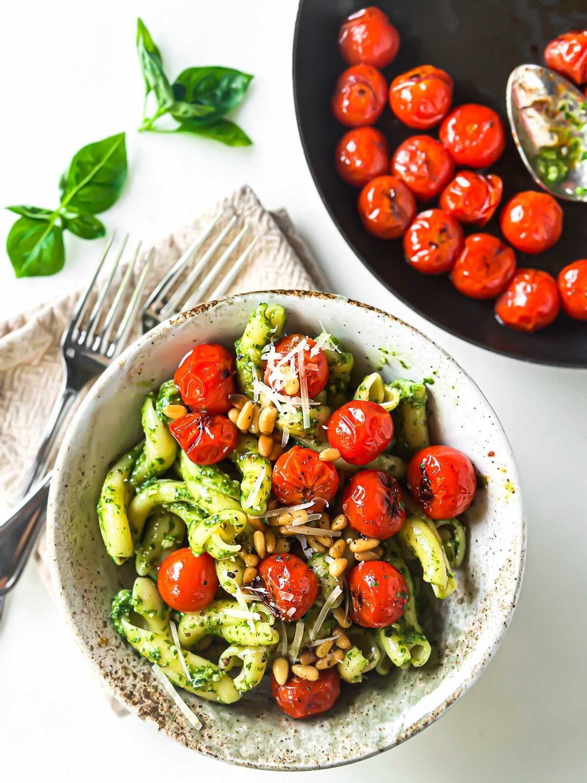 Pesto Pasta with Cherry Tomatoes Recipe