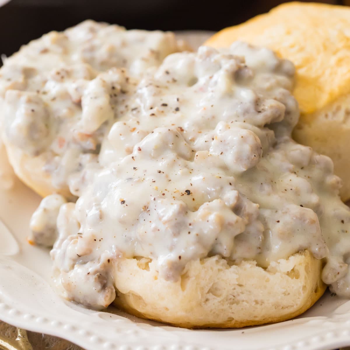 Sausage Gravy and Biscuits Recipe