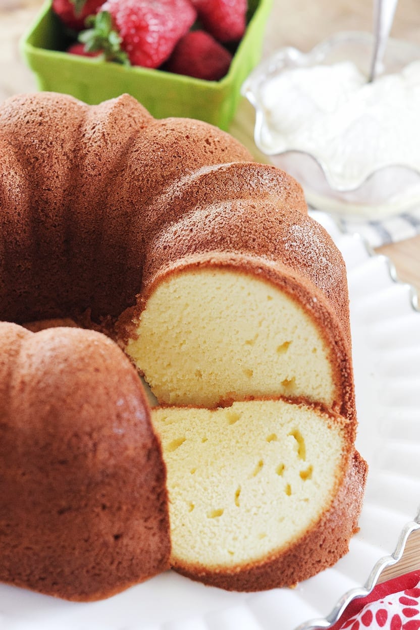 Old Fashioned Buttermilk Pound Cake