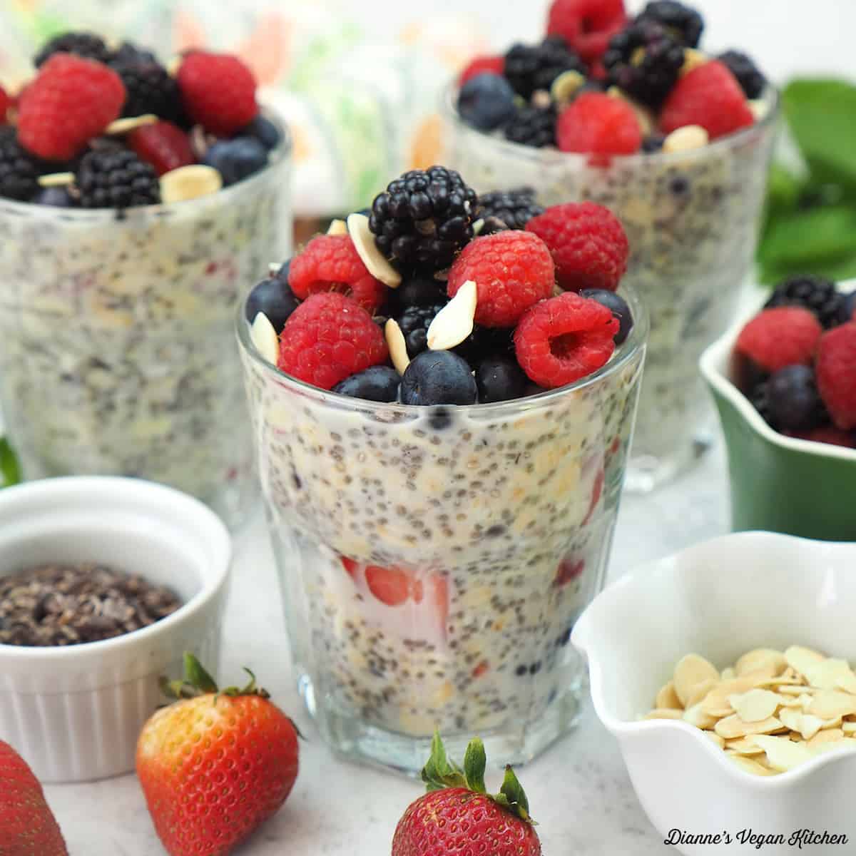 Overnight Oats with Chia Seeds and Berries