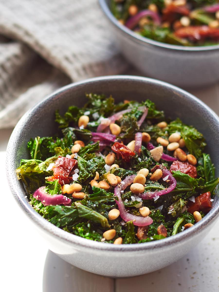 Sautéed Kale with Garlic and Walnuts Recipe